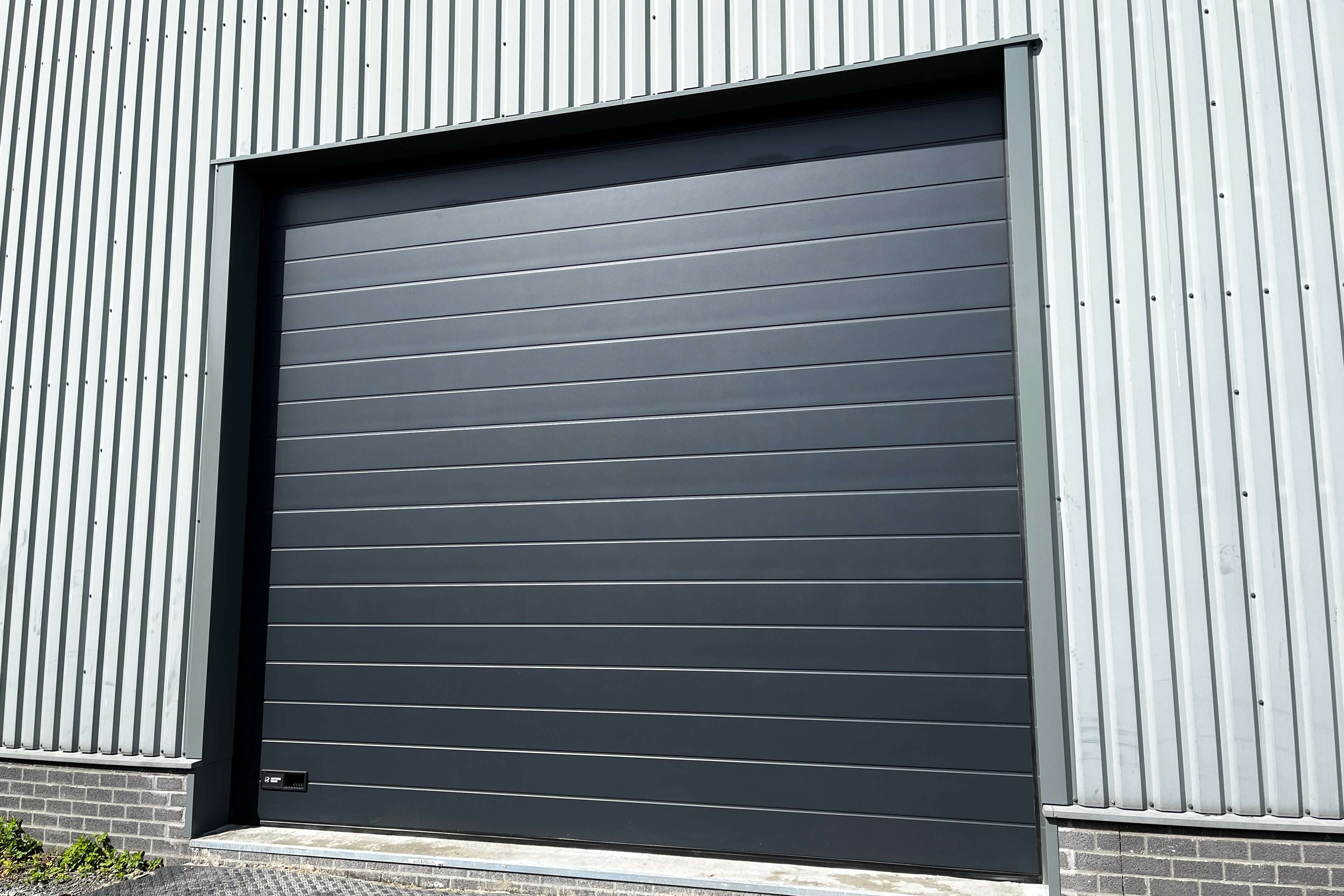 Garagedeur met hoog railsysteem