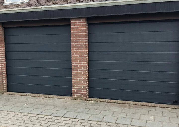 Dubbele special-made sectionaaldeur met wood-structure